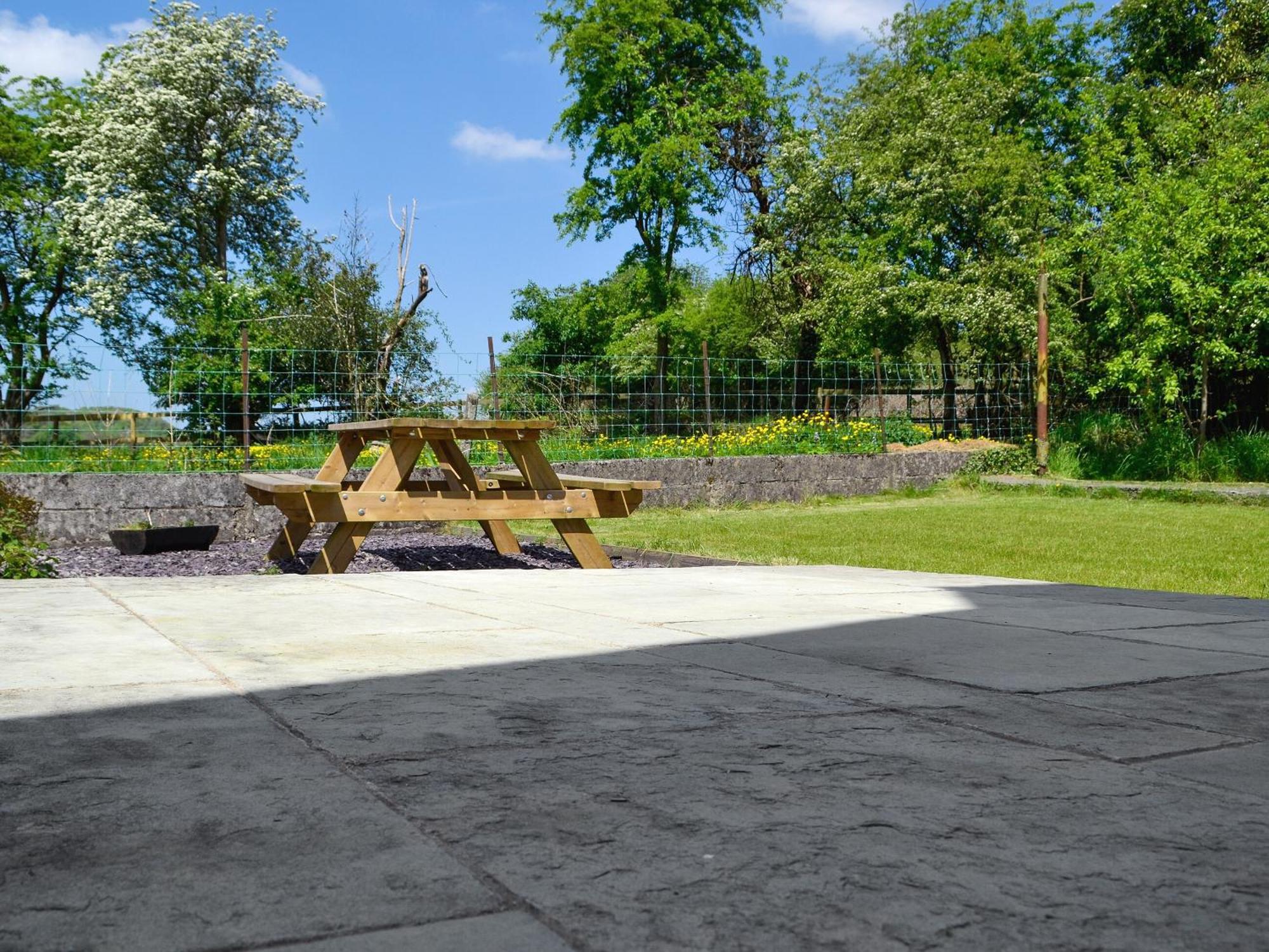 The Mill Farmhouse Llandybie Exterior photo
